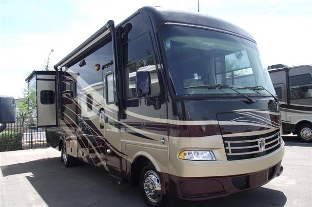 New 2013 THOR MOTOR COACH DayBreak 28PD Class A - Gas For Sale